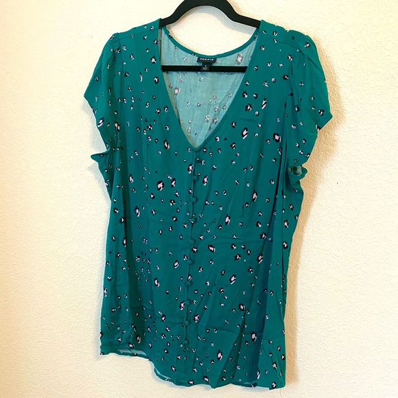 TORRID✨Lace Up Back Challis Tee - Picture 8 of 8